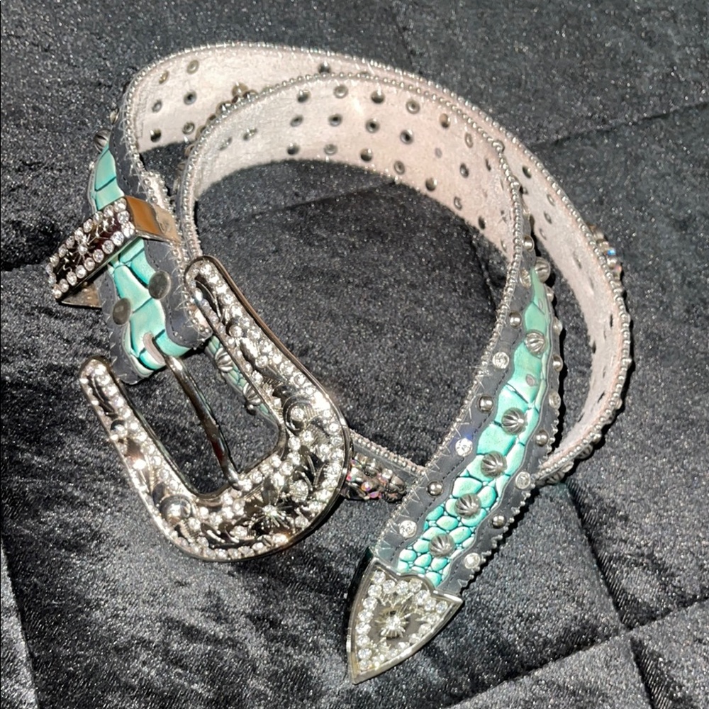 Elegant Silver and Turquoise Women's Belt - Picture 6 of 7